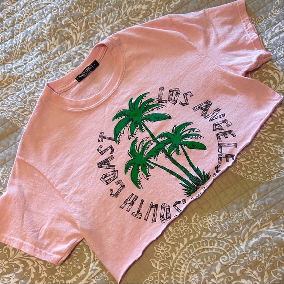 NASTY GAL Los Angeles Cropped Pink Graphic Tee - Picture 3 of 6